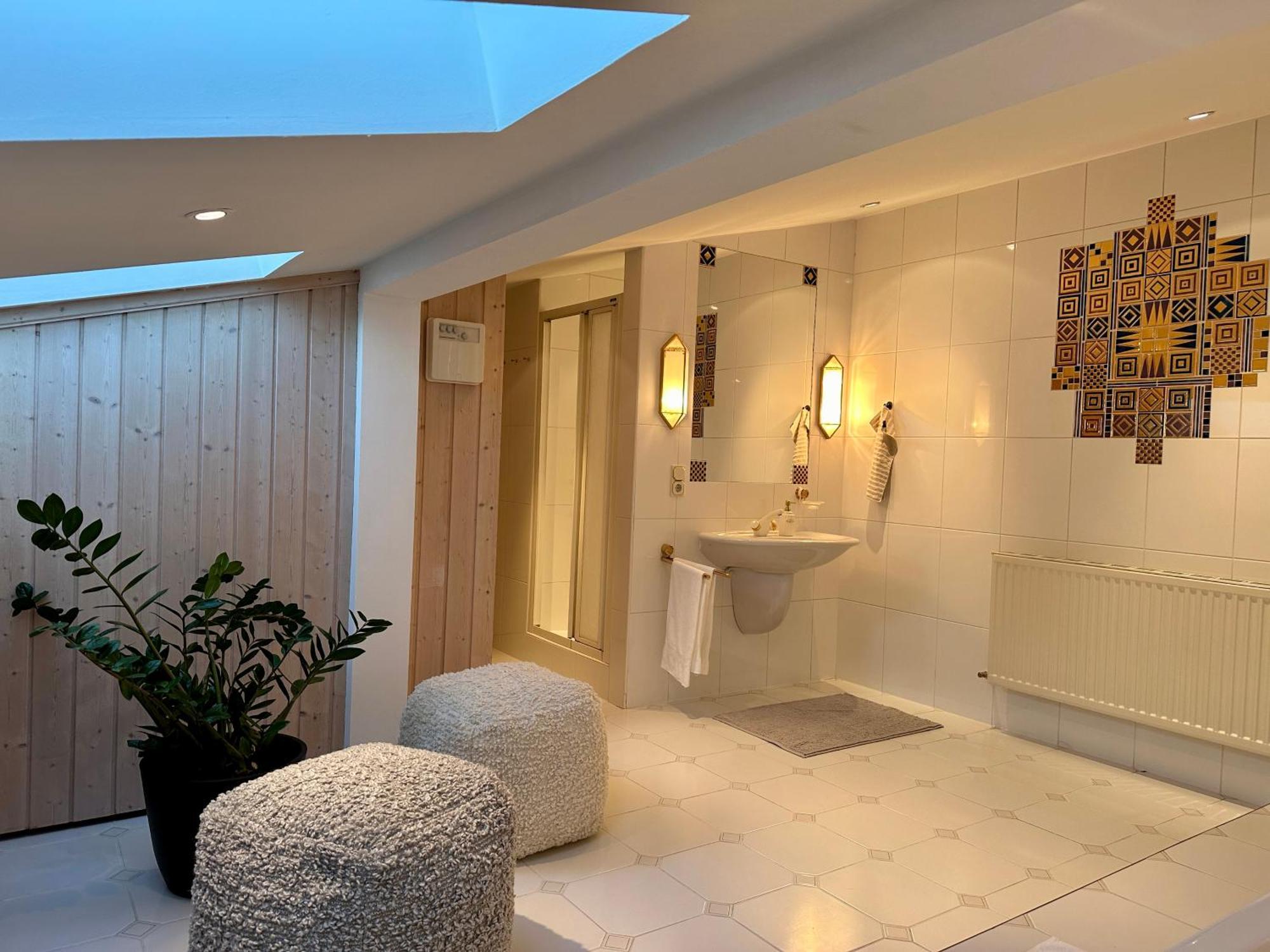 17Er Apartment Mit Sauna Und Privater Garage Мондзее Экстерьер фото